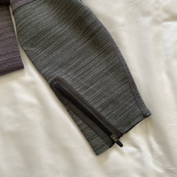 Nike Dri-Fit Two-tone Leggings with Zipper Bottom - Picture 4 of 4